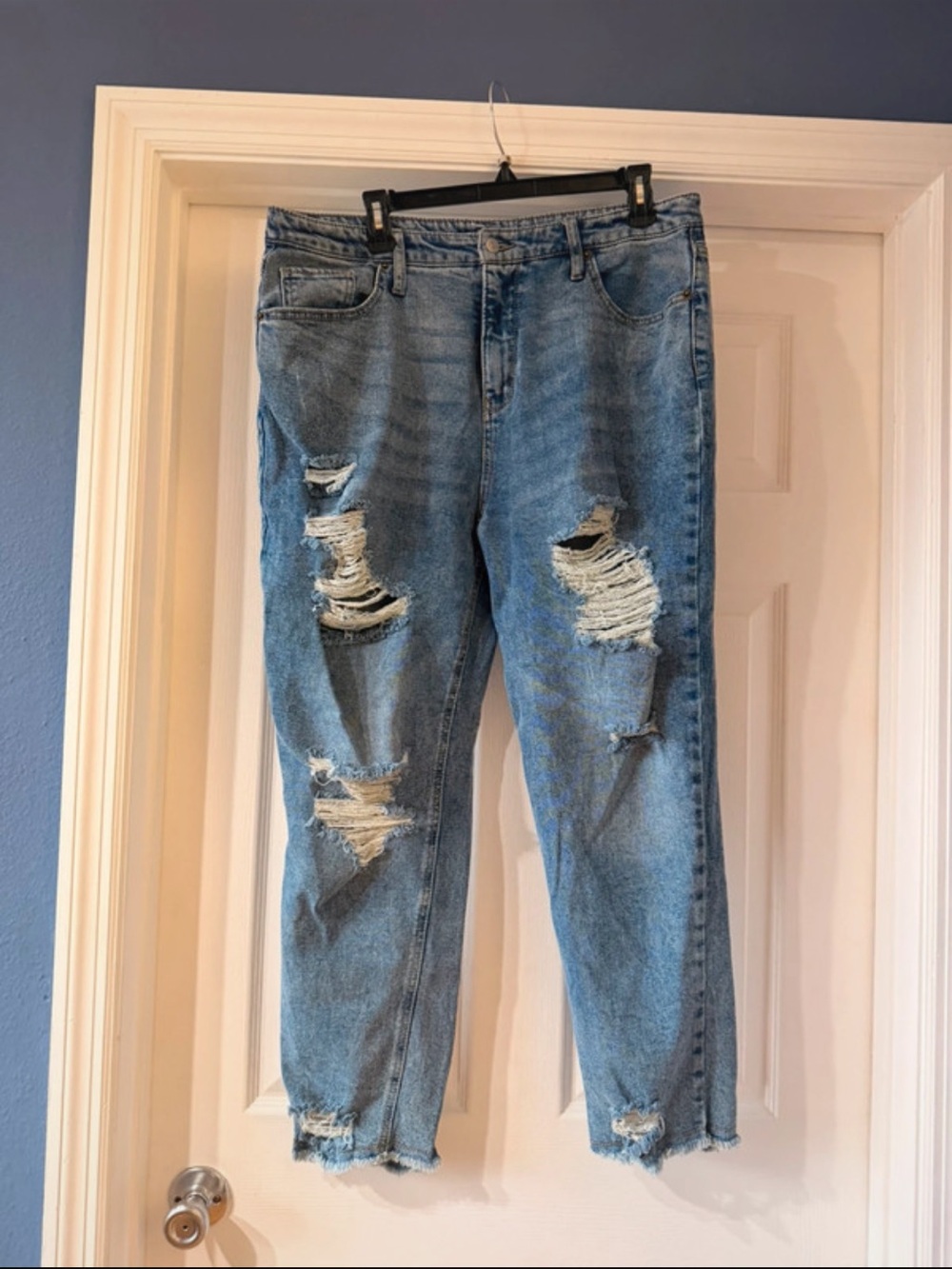 wild fable Men's Light Blue Distressed Relaxed Jeans